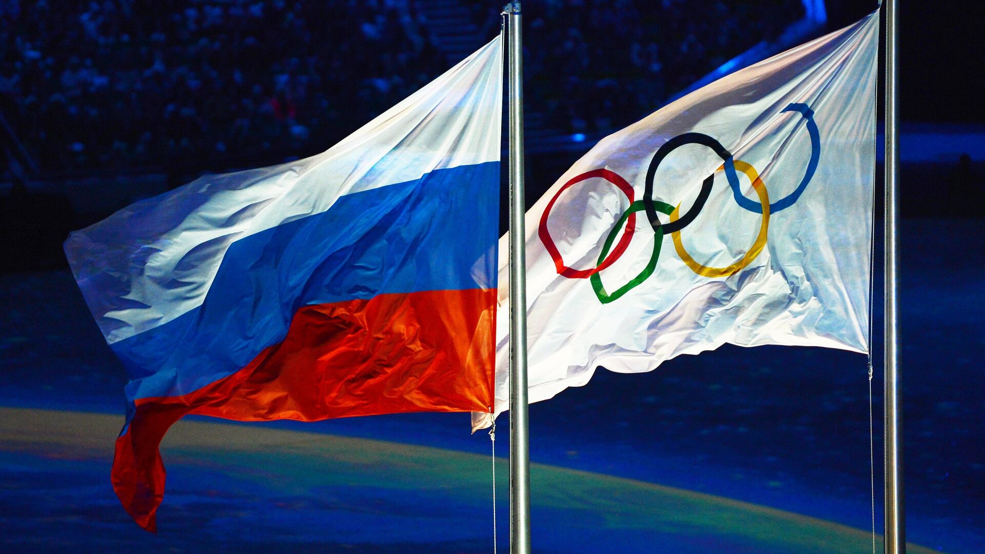 Олимпийский флаг и флаг России - РИА Новости, 1920, 31.07.2021