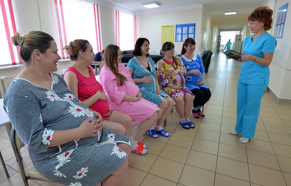В Европе давно рожают после 40, там накапливают деньги, чтобы обеспечить будущее ребенка В Европе давно рожают после 40, там накапливают деньги, чтобы обеспечить будущее ребенка