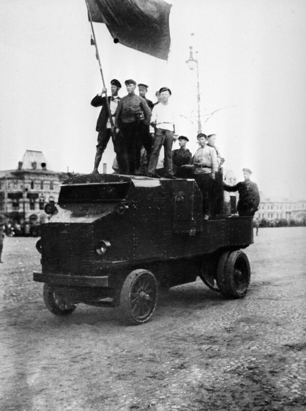 Смотр войск Всеобуча на Красной площади в Москве. 11 июля 1918