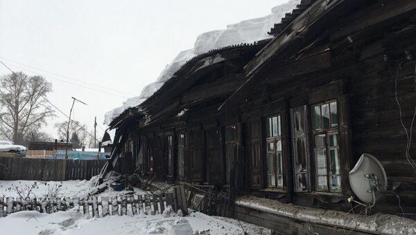 На месте обрушения крыши жилого дома в городе Канске Красноярского края