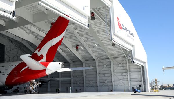Самолет компании Qantas в ангаре. Архивное фото