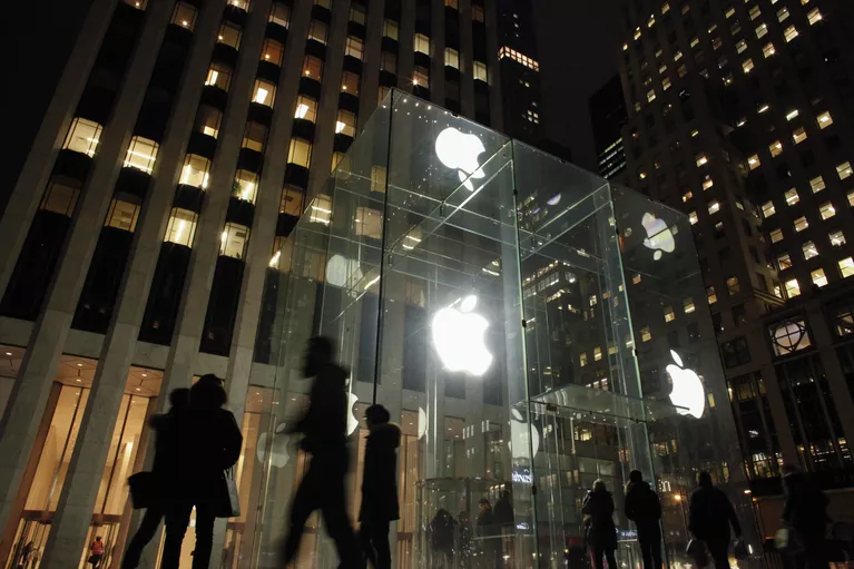 Apple Store на Пятой Авеню в Нью-Йорке Apple Store на Пятой Авеню в Нью-Йорке