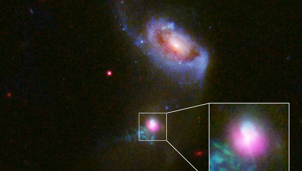 Сверхмассивная черная дыра в центре галактики SDSS J1354 + 1327 дважды выплюнула падающий на нее газ