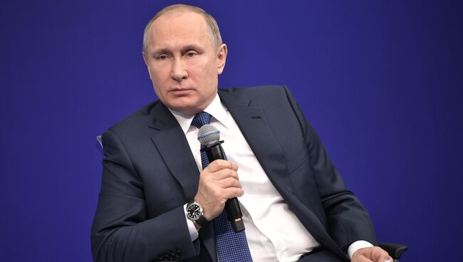 Кандидат в президенты РФ Владимир Путин во время предвыборной встречи со своими доверенными лицами в Гостином дворе. 30 января 2018