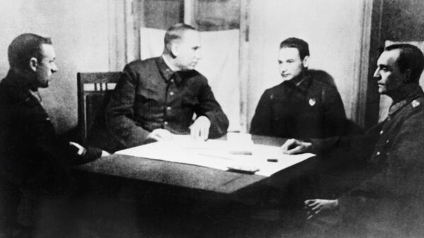 Допрос плененного генерал-фельдмаршала Фридриха Паулюса в штабе Донского фронта