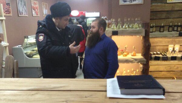 Полицейский в магазине Хлеб от Германа Стерлигова в Ростове-на-Дону
