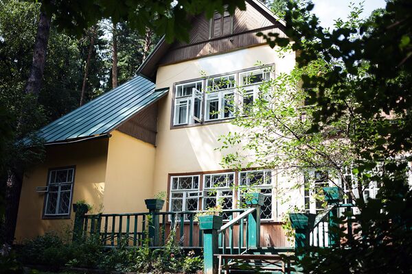 Вид на летнюю веранду дома-музея Корнея Чуковского в Переделкино Вид на летнюю веранду дома-музея Корнея Чуковского в Переделкино