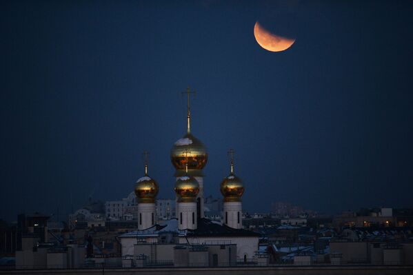 Супелуние и частичное затмение луны, наблюдаемые в Санкт-Петербурге. 31 января 2018