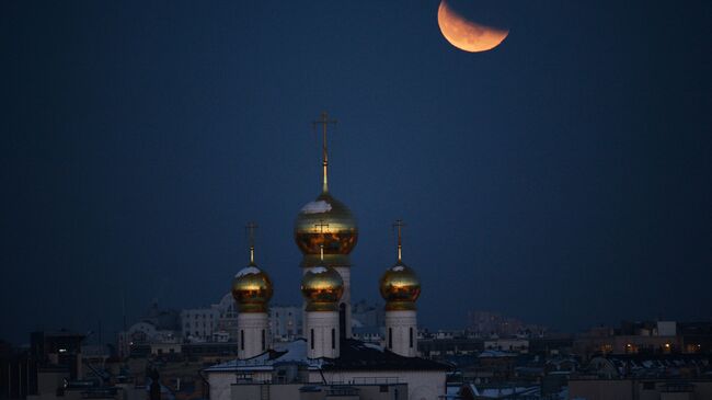 Суперлуние и частичное затмение луны, наблюдаемые в Санкт-Петербурге. 31 января 2018