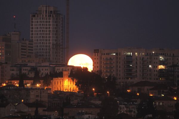 Заход Луны в Иерусалиме