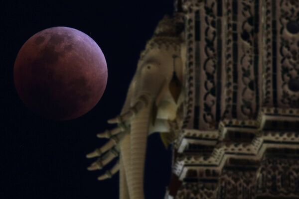 Кровавая Луна в Бангкоке