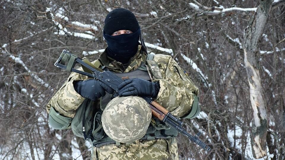 Военнослужащий вооруженных сил Украины на линии разграничения в Донбассе - РИА Новости, 1920, 13.12.2021