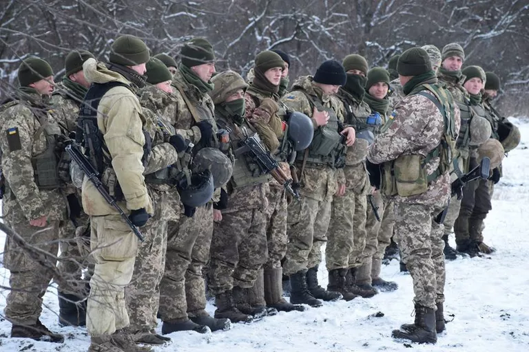 Военнослужащие вооруженных сил Украины на линии разграничения в Донбассе Военнослужащие вооруженных сил Украины на линии разграничения в Донбассе