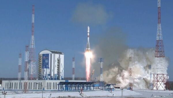 Третий старт с Восточного: кадры запуска ракеты Союз-2.1а с 11 спутниками