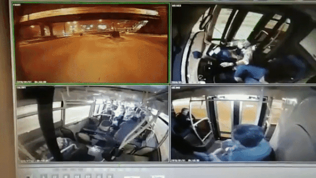 Автобус врезался в отбойник на Ленинградке