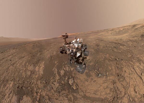 Селфи марсохода Curiosity на хребте имени Веры Рубин на Марсе. 23 января 2018 года