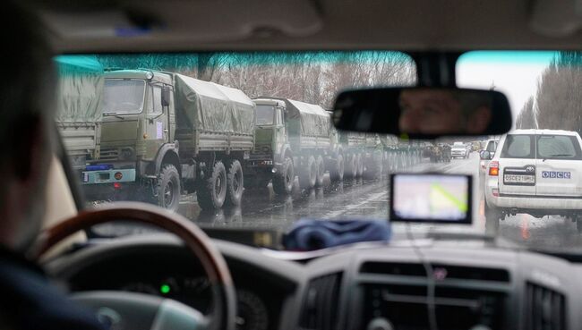 Военная техника и автомобили ОБСЕ в Луганске. Архивное фото
