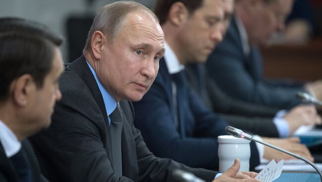 Владимир Путин во время заседания президиума Государственного совета РФ. Архивное фото