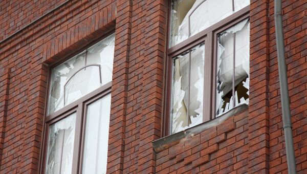 Поврежденные окна здания Минобороны ДНР в Донецке в результате обстрела из гранатомета. 2 февраля 2018
