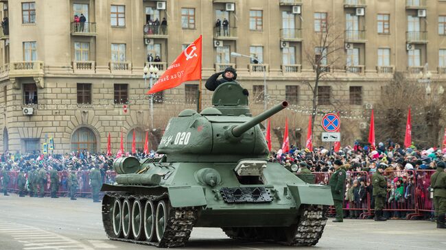 Парад войск в честь Сталинградской Победы в Волгограде