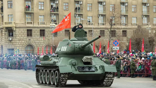 Парад войск в честь Сталинградской Победы в Волгограде