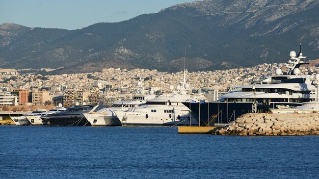 Яхты в порту в Греции. Архивное фото