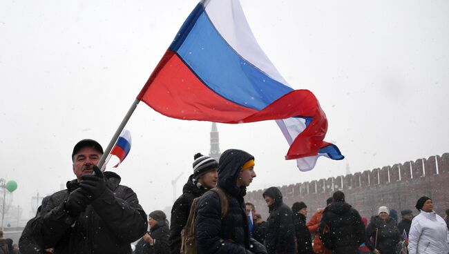 Участники митинга-концерта Россия в моем сердце! на Васильевском спуске в Москве. 3 февраля 2018