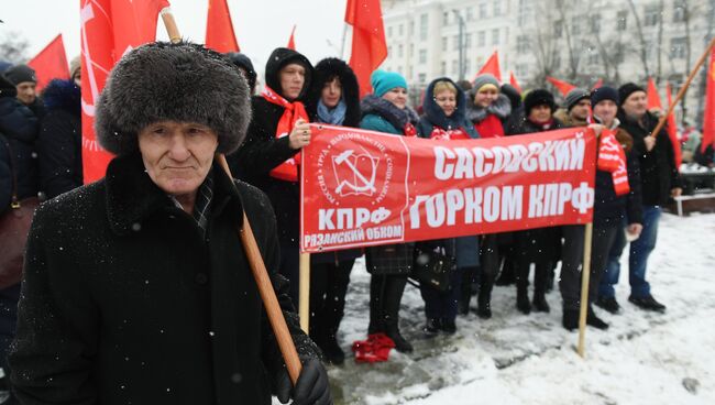 Участники акции протеста За социальную справедливость в Москве, организованной КПРФ и левыми движениями. 3 февраля 2018