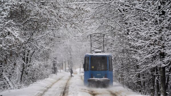 Трамвай в зимней Москве