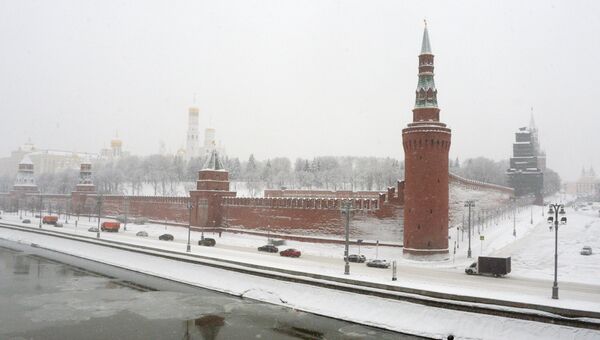 Кремль во время снегопада в Москве. Архивное фото