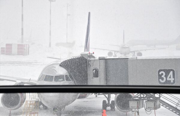 Самолеты в аэропорту Шереметьево. 4 февраля 2018