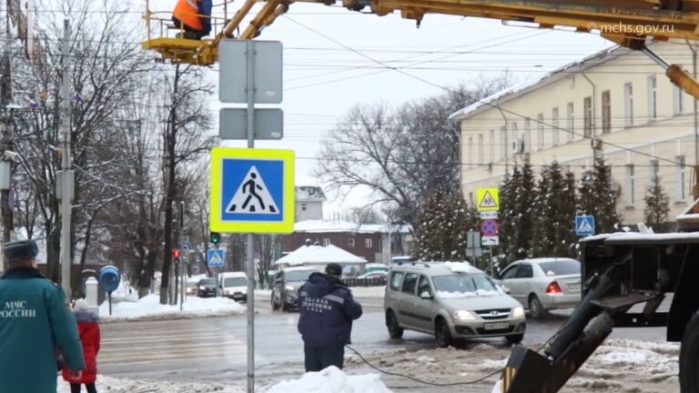 Работа коммунальных служб по устранению последствий снегопада в областях РФ Работа коммунальных служб по устранению последствий снегопада в областях РФ