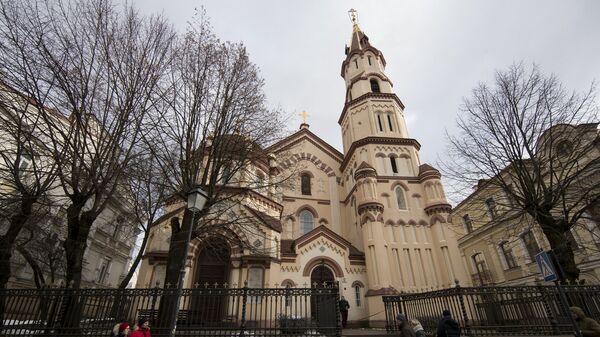 Церковь святого Николая на улице Диджеи рядом с Ратушной площадью в Вильнюсе