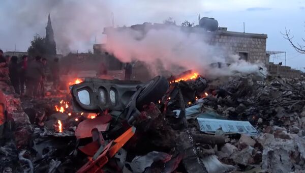 Обломки сбитого боевиками российского самолета Су-25 близ Идлиба в Сирии. Фото из социальных сетей