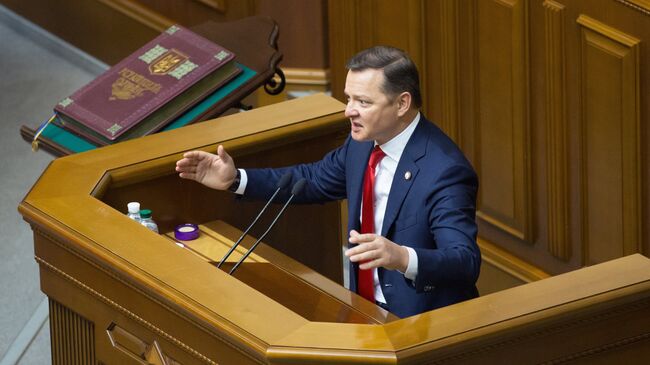 Лидер фракции Радикальной партии Олег Ляшко выступает на заседании Верховной рады Украины в Киеве