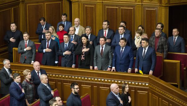 Министры в правительственной ложе парламента во время заседания Верховной рады Украины в Киеве