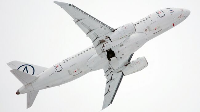 Самолет Sukhoi Superjet 100