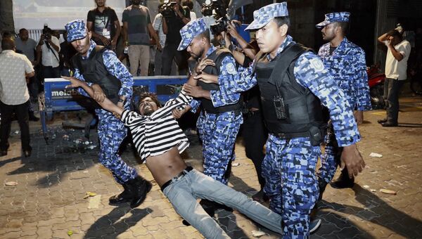 Задержание участников митинга сторонников оппозиции в Мале, Мальдивские Острова