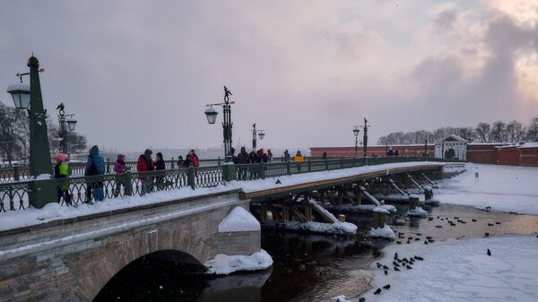 Иоанновский мост, соединяющий Петропавловскую крепость с Петроградским островом, в Санкт-Петербурге
