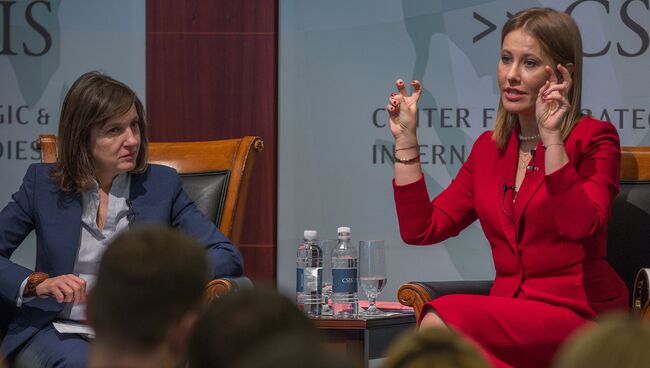 Кандидат в президенты РФ от партии Гражданская инициатива Ксения Собчак во время своего выступления в Центре стратегических и международных исследований в Вашингтоне. 6 февраля 2018