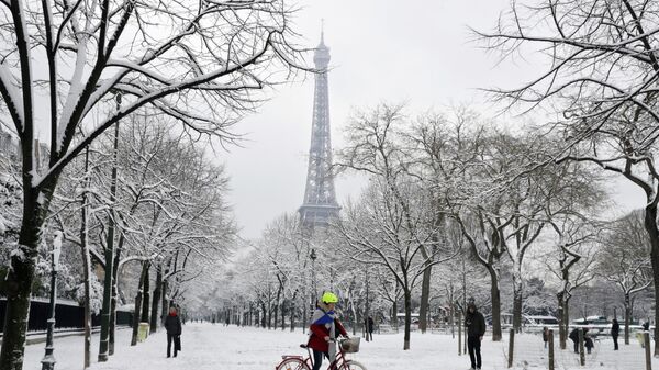 Последствия снегопада в Париже, Франция. 7 февраля 2018