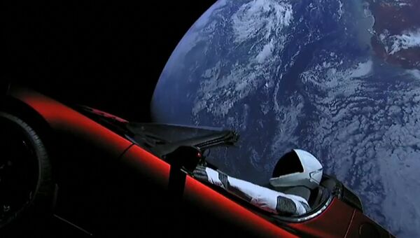 Автомобиль Tesla на орбите Земли и приземление ускорителей Falcon Heavy