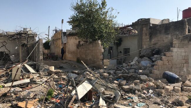 Последствия обстрела турецкими военными поселения Дженджерес в кантоне Африн на севере Сирии. архивное фото