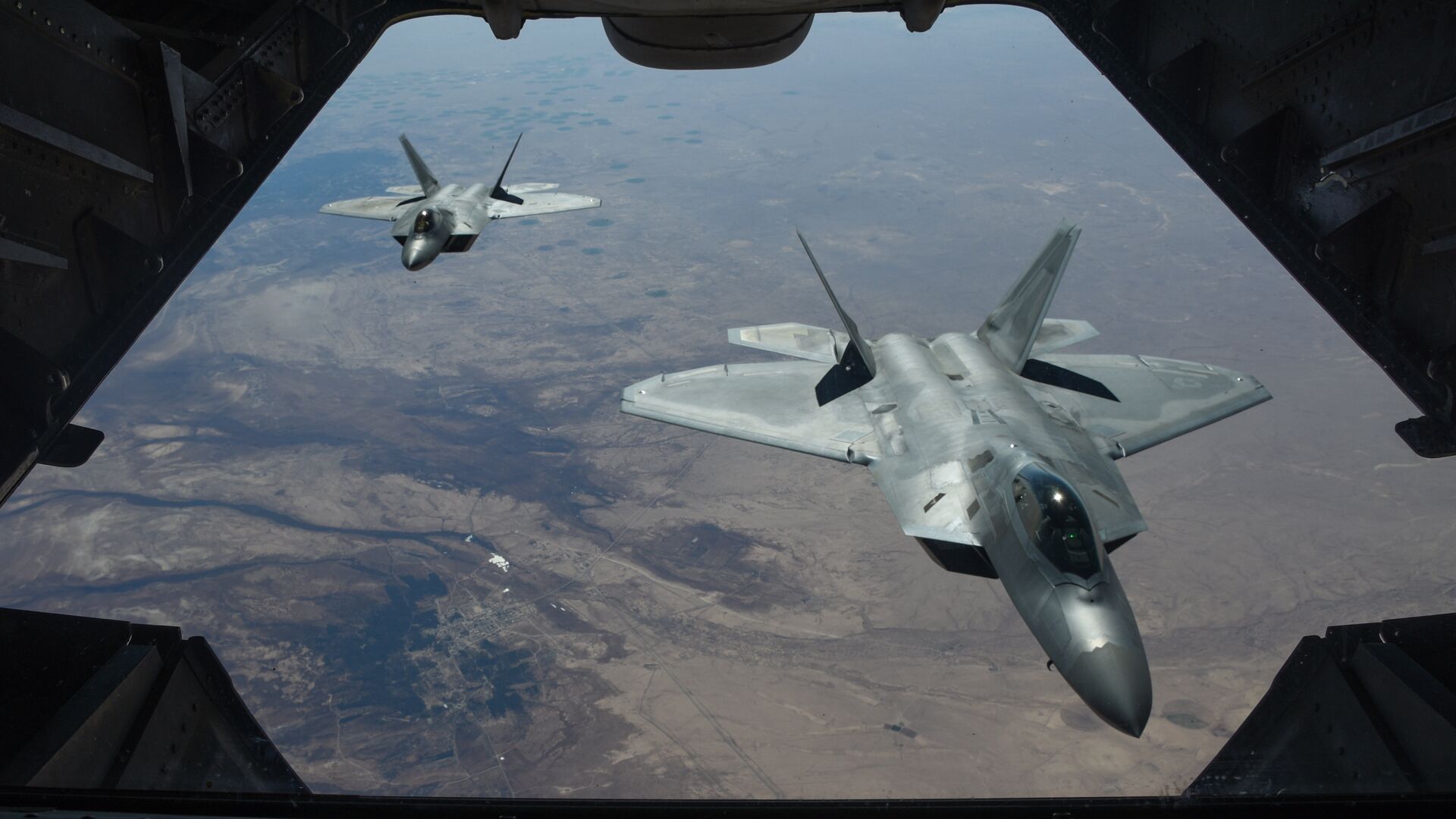 Американские истребители F-22 Raptor над территорией Сирии. Февраль 2018 - РИА Новости, 1920, 06.05.2021