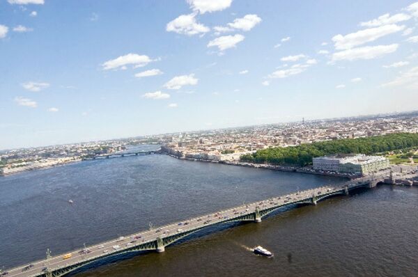 Зафиксирован сброс загрязняющих веществ на трех реках Петербурга