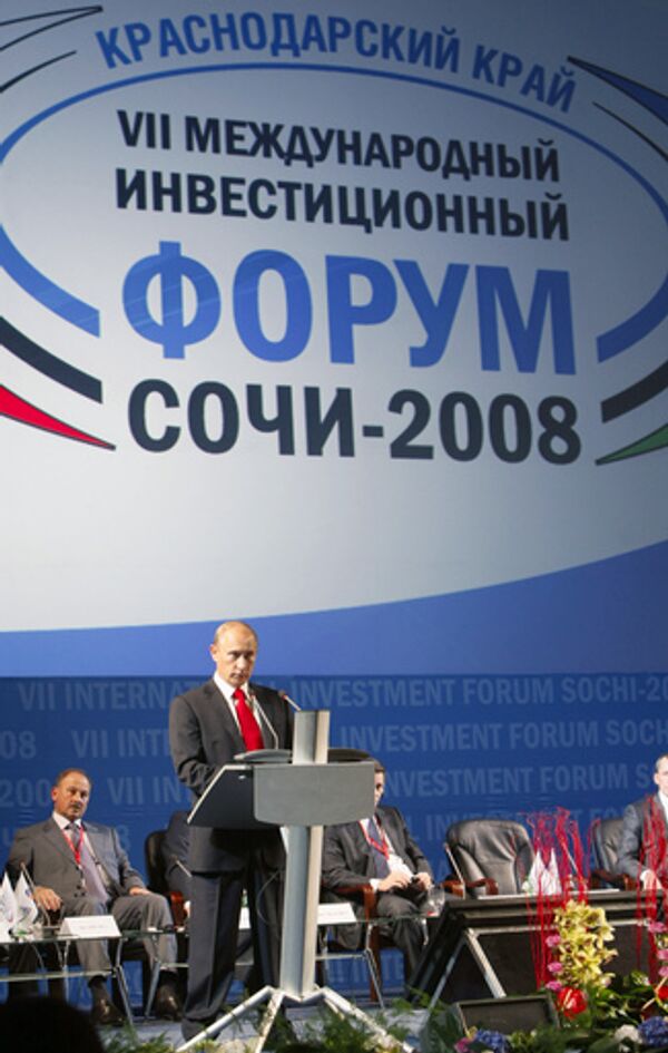 Владимир Путин во время пленарного заседания VII Международного инвестиционного форума в Сочи
