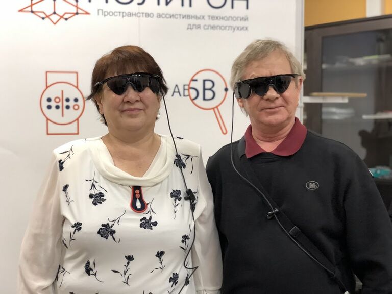 Антонина Захарченко и Григорий Ульянов во время тестирования бионической сетчатки в Научно-клиническом центре оториноларингологии ФМБА России. Антонина Захарченко и Григорий Ульянов во время тестирования бионической сетчатки в Научно-клиническом центре оториноларингологии ФМБА России.