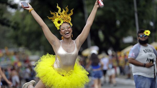 Участница карнавала в Бразилии