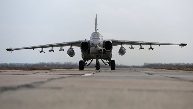 Штурмовик Су-25 во время летно-тактических учений в Краснодарском крае