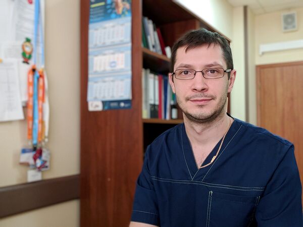 Руководитель отдела аудиологии, слухопротезирования и слухоречевой реабилитации Научно-клинического центра оториноларингологии Антон Мачалов Руководитель отдела аудиологии, слухопротезирования и слухоречевой реабилитации Научно-клинического центра оториноларингологии Антон Мачалов